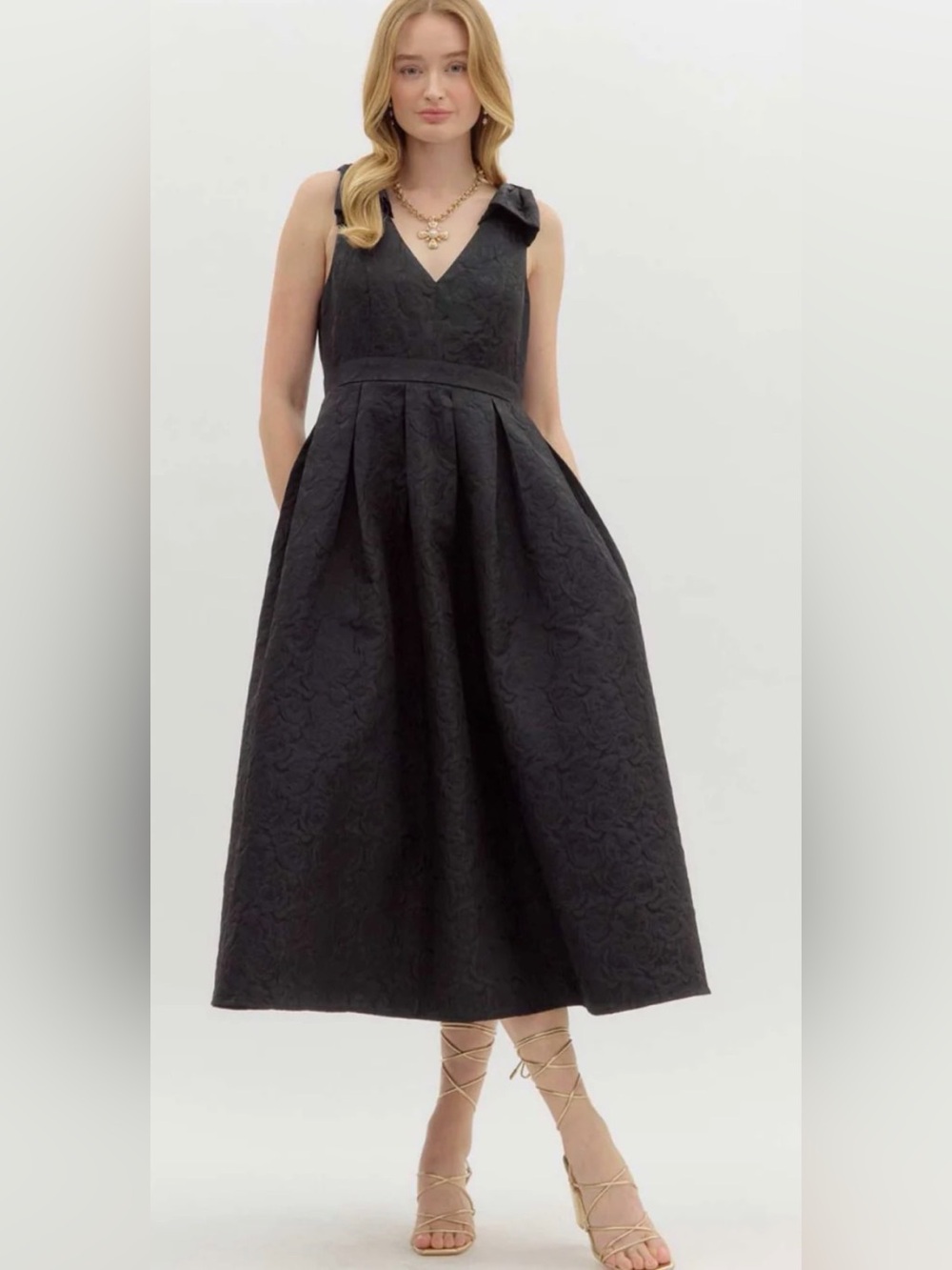 Entro Black Floral Textured Sleeveless Pleated Midi Dress